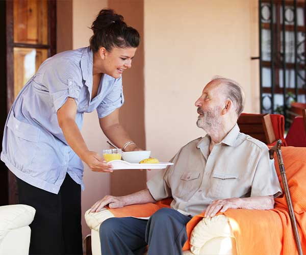 Yaşlı Hasta Bakıcısı